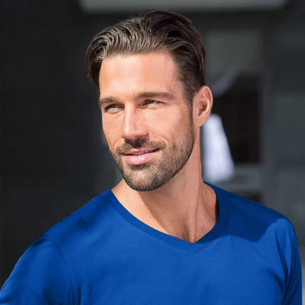 T-shirt attillata da uomo - Scollatura a V